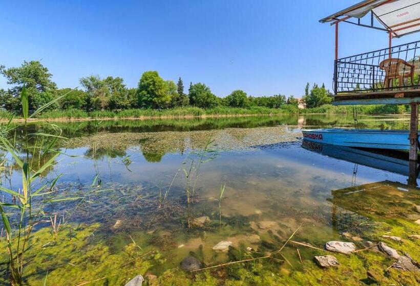 پانسیون Village Rooms Guesthouse