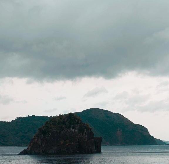 Resort Puraran Surf Beachfront Suite