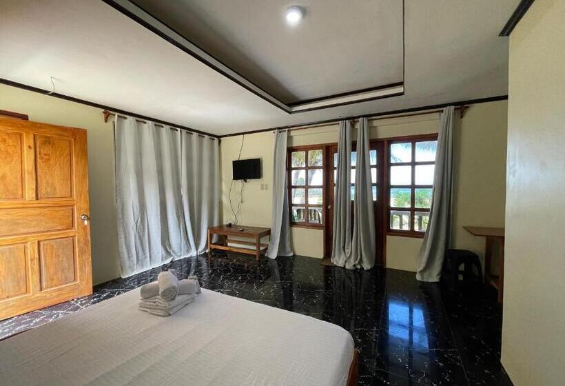 Resort Puraran Surf Beachfront Suite