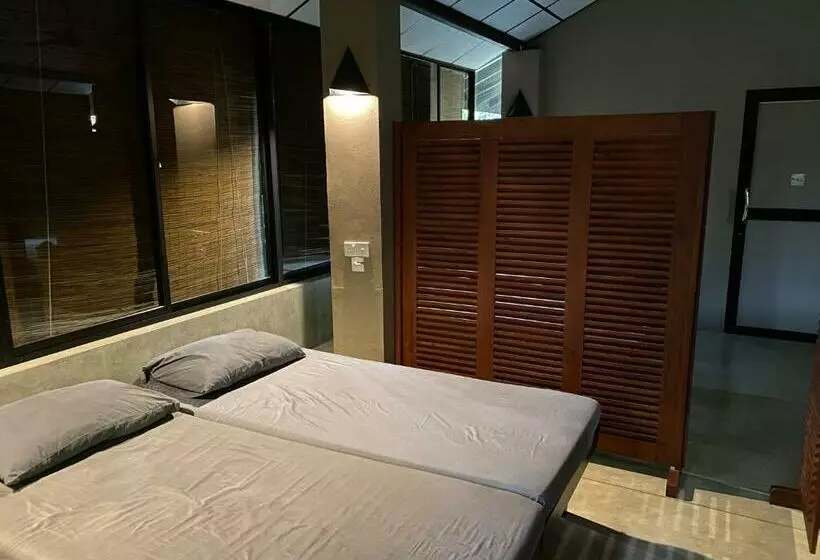 Hangover Hostels Yala