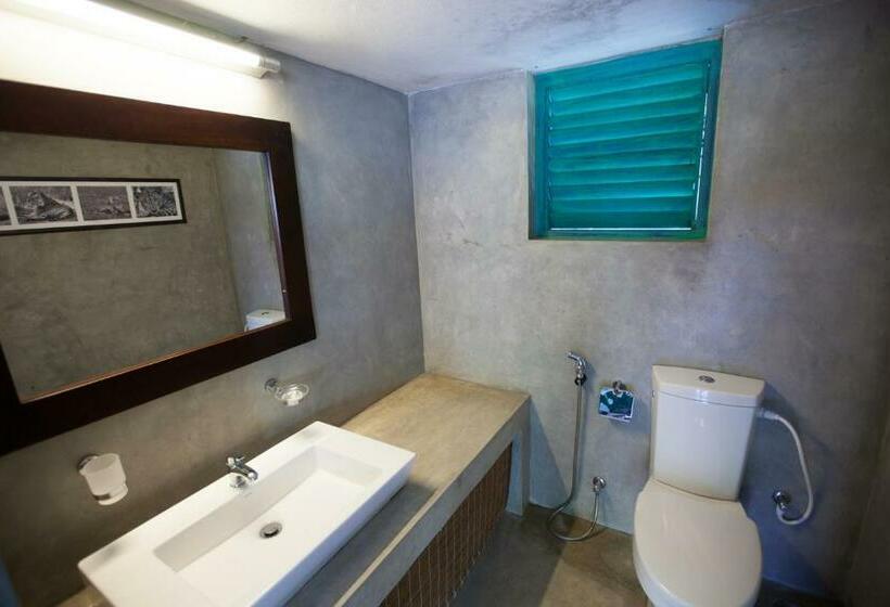 Hangover Hostels Yala