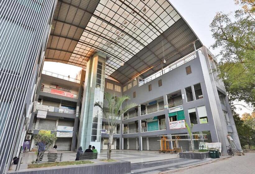 Hotelli Flagship The Grand Pritam