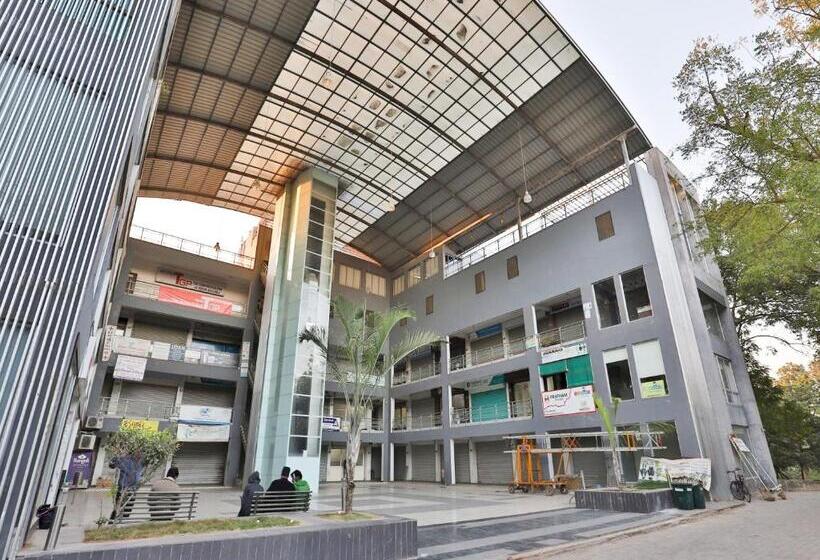 Hotelli Flagship The Grand Pritam