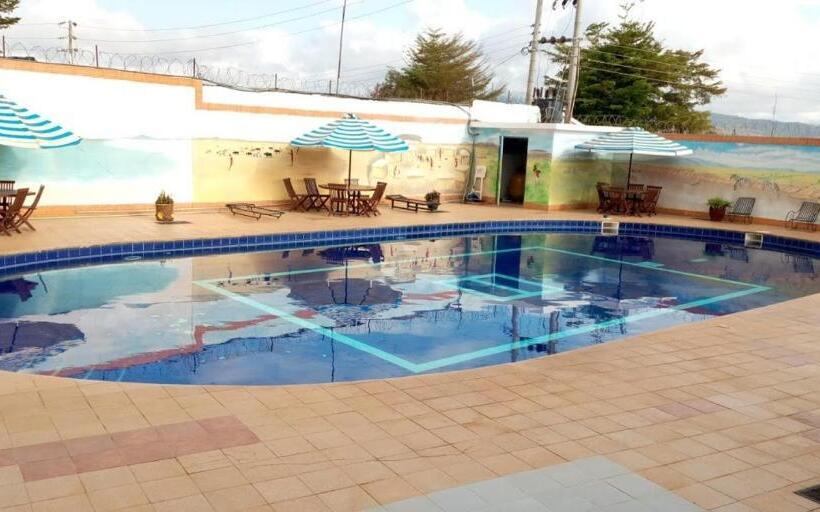 هتل Miryams Village Inn Safari Lodge