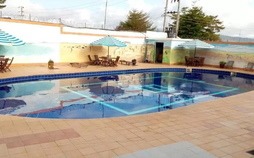 هتل Miryams Village Inn Safari Lodge