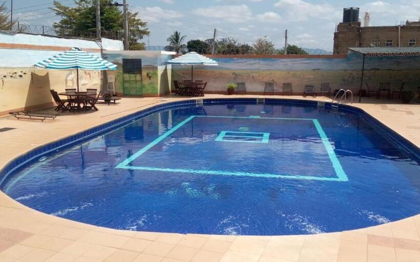 هتل Miryams Village Inn Safari Lodge