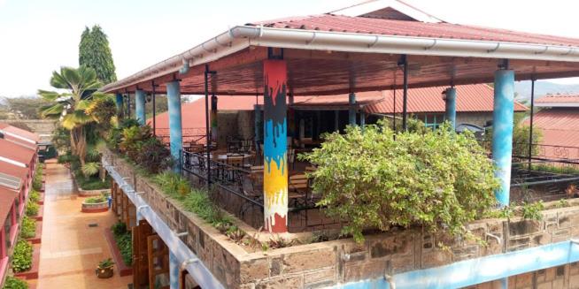 هتل Miryams Village Inn Safari Lodge