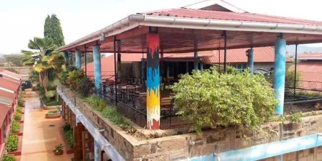 هتل Miryams Village Inn Safari Lodge