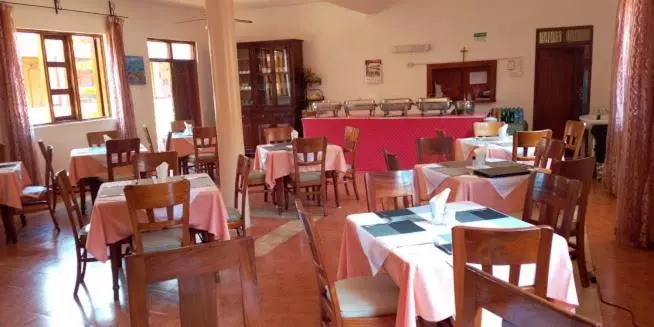 هتل Miryams Village Inn Safari Lodge