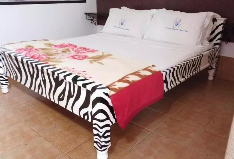 هتل Miryams Village Inn Safari Lodge