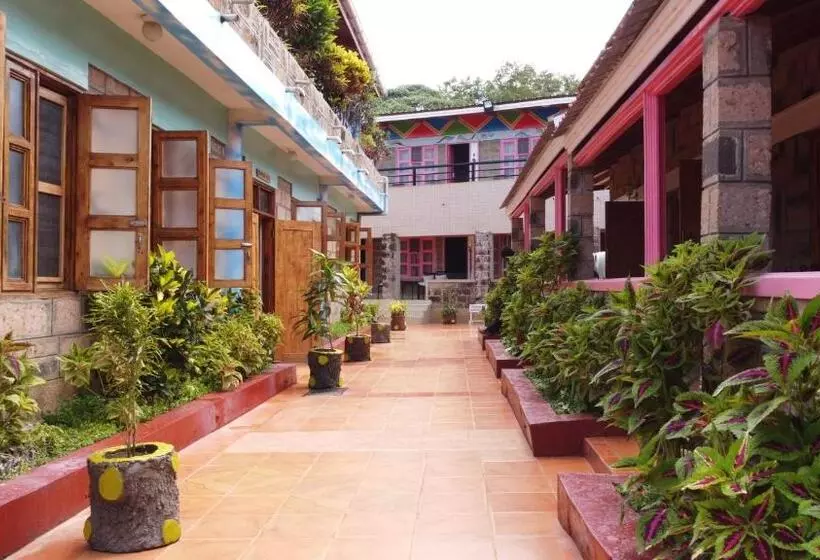 هتل Miryams Village Inn Safari Lodge