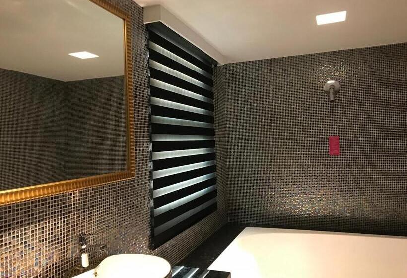 مُتل 艸日月汽車旅館