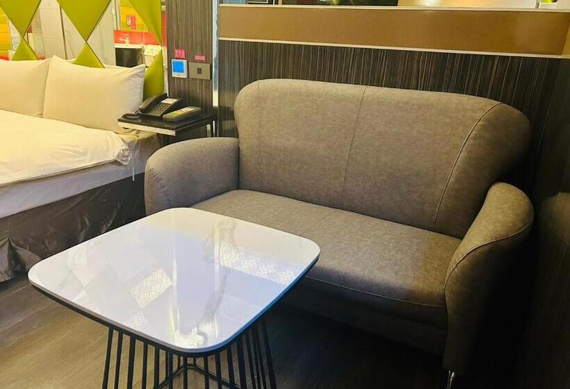 مُتل 艸日月汽車旅館