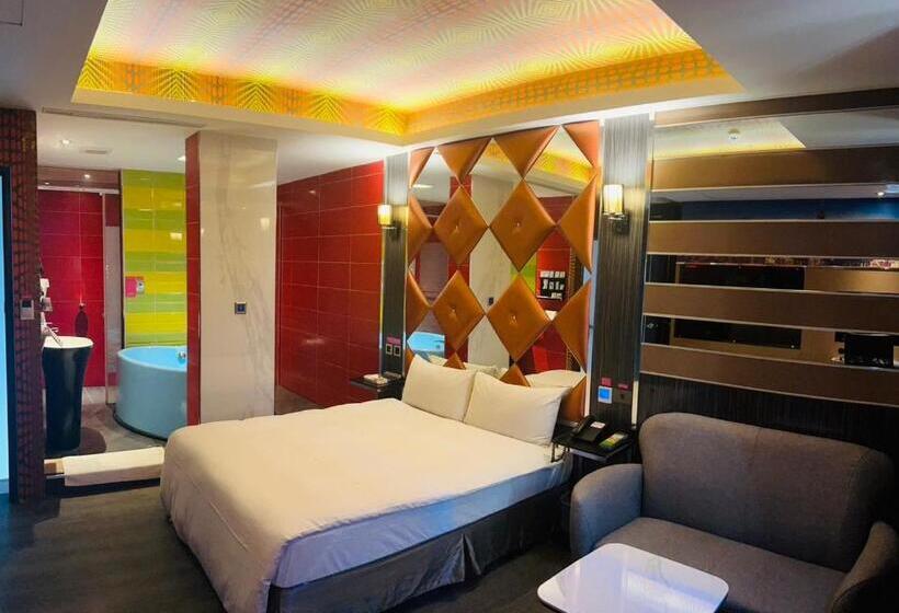 مُتل 艸日月汽車旅館