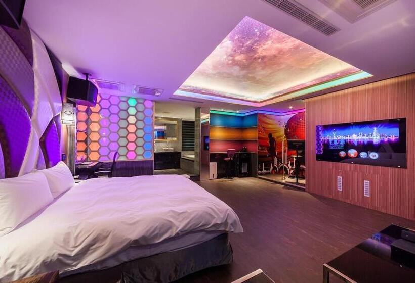 مُتل 艸日月汽車旅館