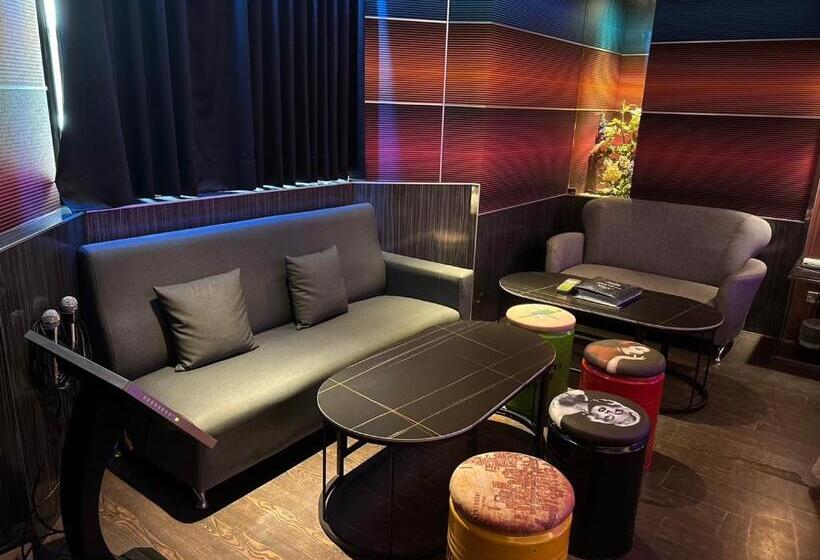 مُتل 艸日月汽車旅館