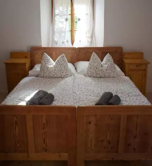 پانسیون Juvanova Hiša   Apartments And Rooms