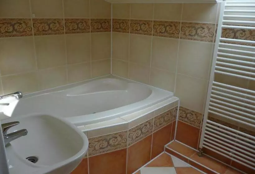 Majatalo Penzion U Splavu