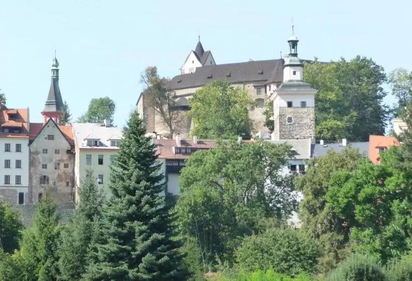 Majatalo Penzion U Splavu