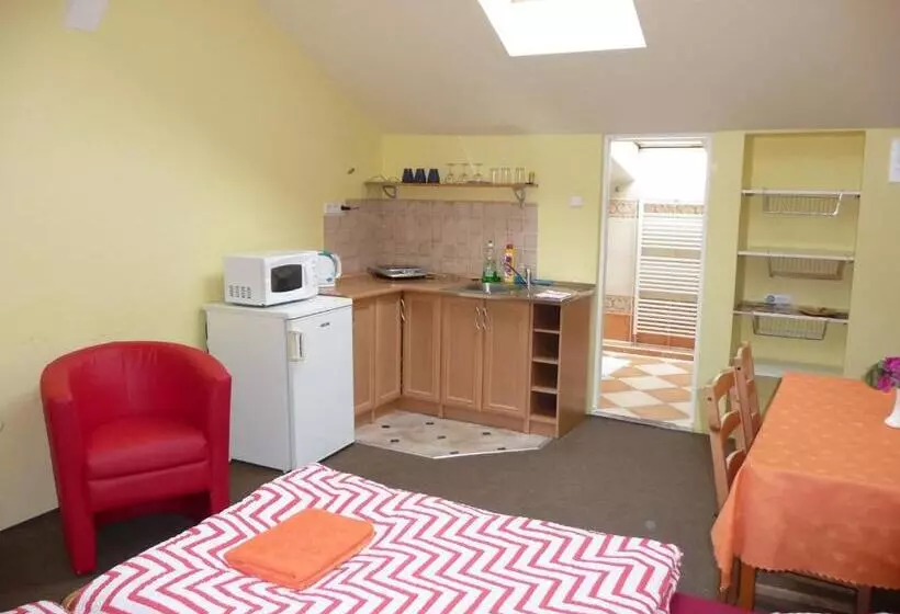 Majatalo Penzion U Splavu