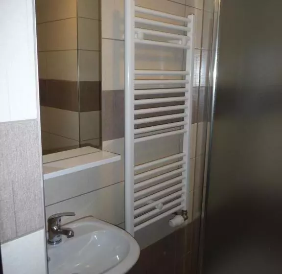 Majatalo Penzion U Splavu