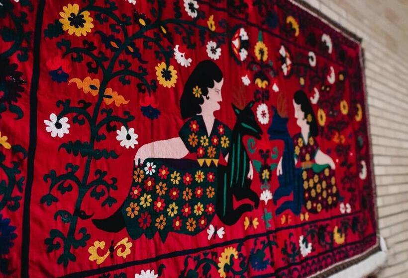 Pensão Trip.le Guest House