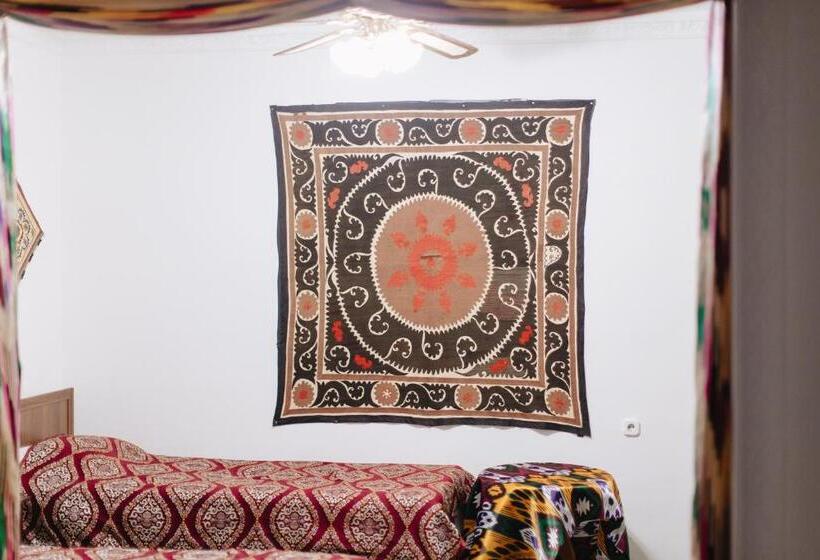 Pensão Trip.le Guest House