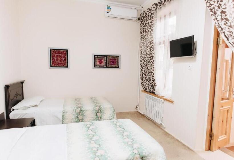 Pensão Trip.le Guest House