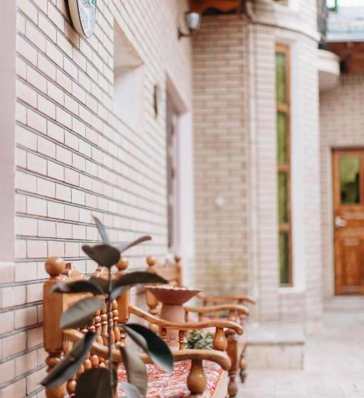 Pensão Trip.le Guest House