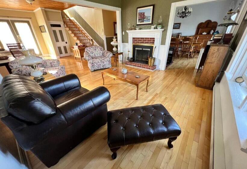 هاستل Kelly S Landing