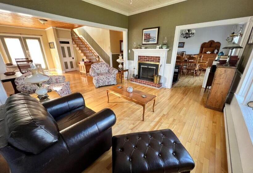 هاستل Kelly S Landing