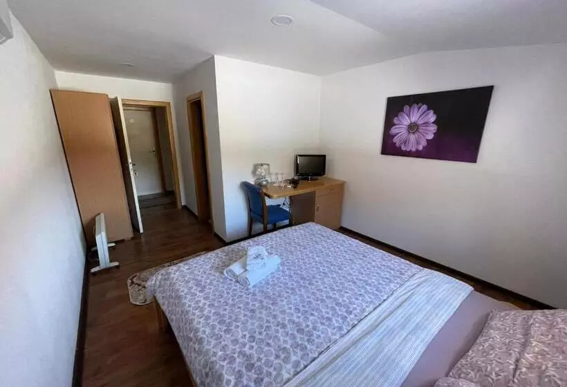 هاستل Motel Kula