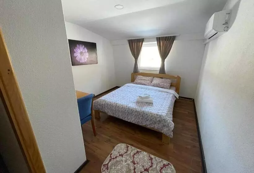 هاستل Motel Kula