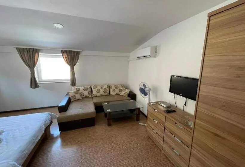 هاستل Motel Kula