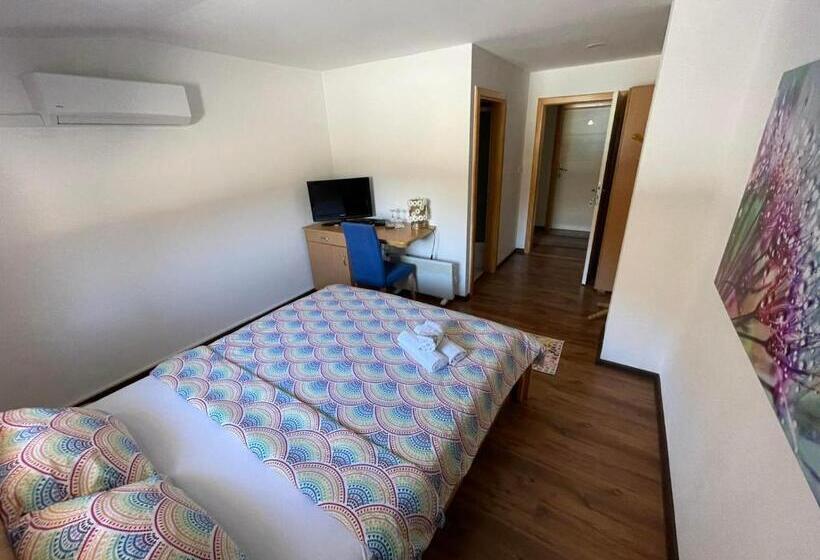 هاستل Motel Kula