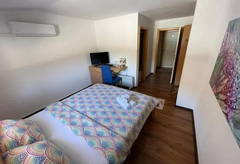 هاستل Motel Kula