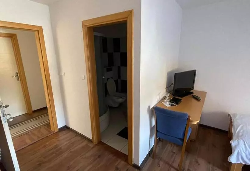 هاستل Motel Kula