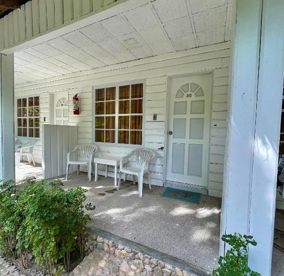 Casa Pilar Beach Resort