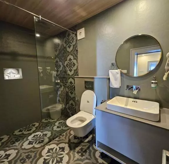 Mongas Hotel & Resort