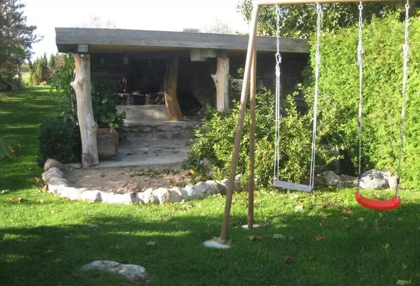 پانسیون Aadu Holiday Farm