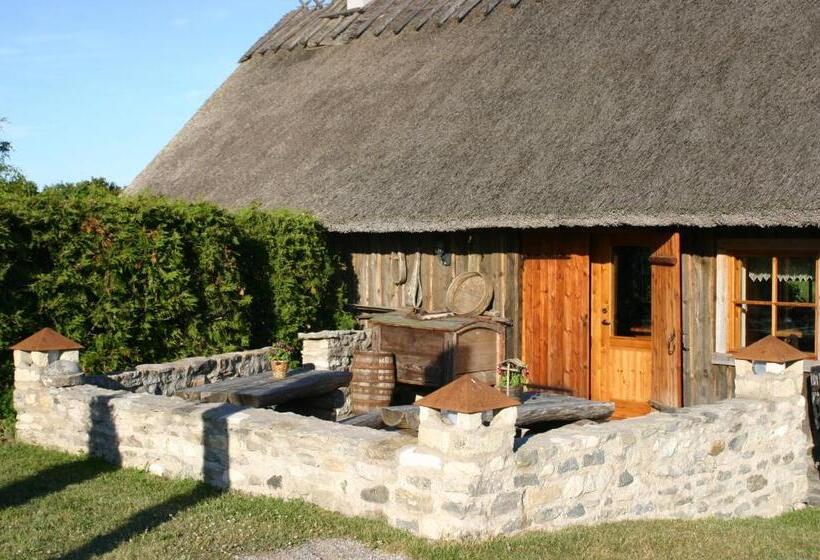 ペンション Aadu Holiday Farm