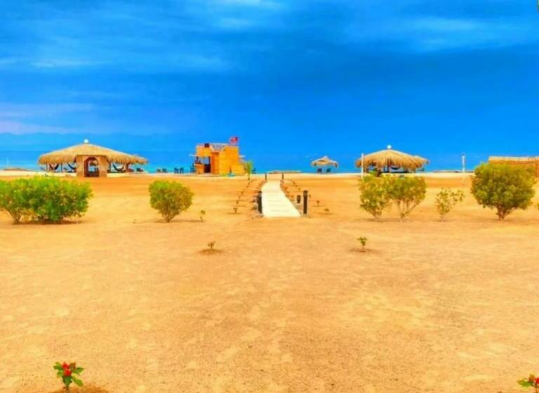 تختخواب و صبحانه Happy Camp