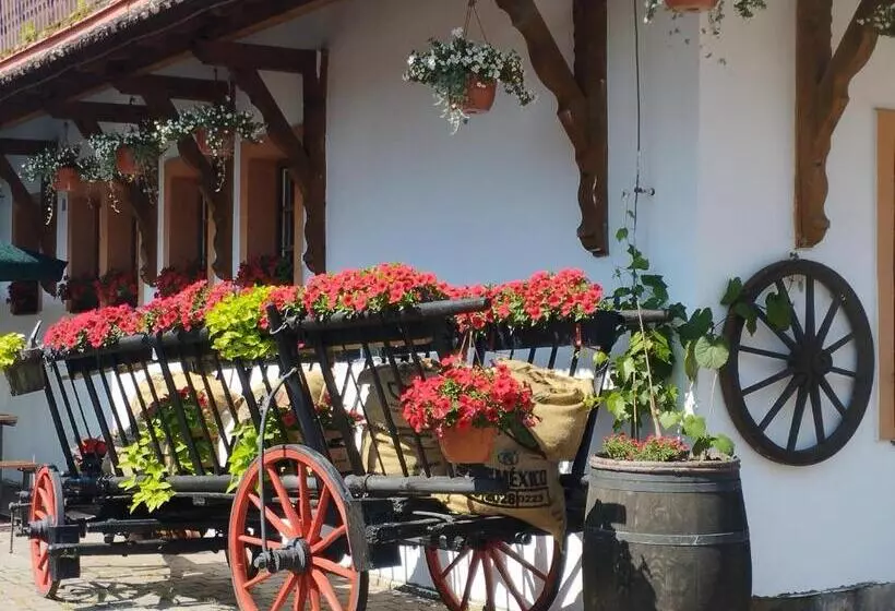 Majatalo Penzion Restaurace U Helferů