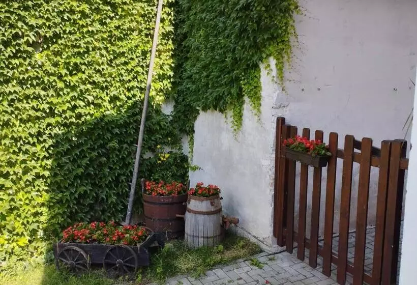 Majatalo Penzion Restaurace U Helferů