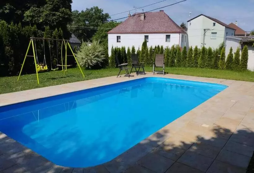 Majatalo Penzion Restaurace U Helferů