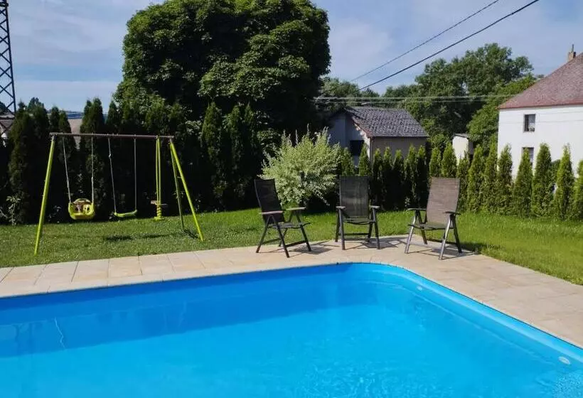 Majatalo Penzion Restaurace U Helferů