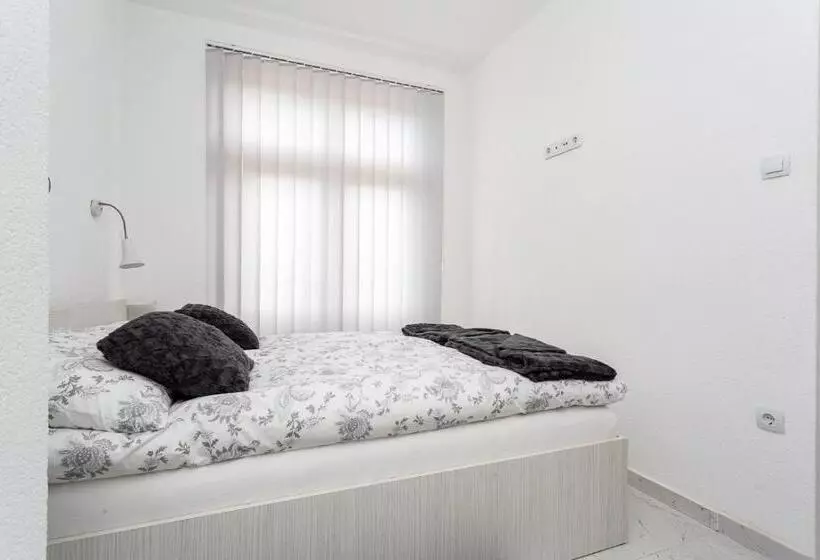 پانسیون Vila ćirković   U Centru Sokobanje