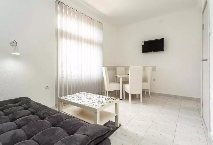 پانسیون Vila ćirković   U Centru Sokobanje