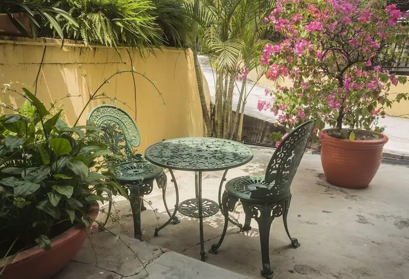 ホテル Anggerik Lodging