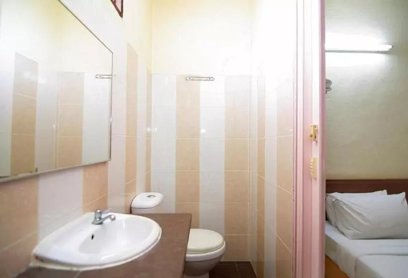 ホテル Anggerik Lodging